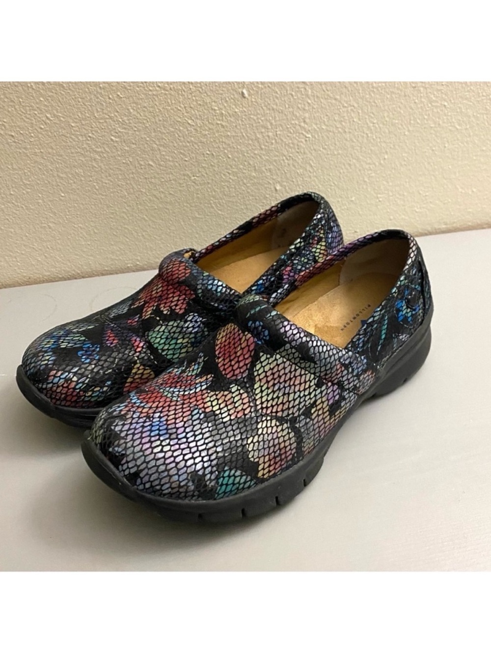 Nurse Mates Black Multicolor Floral-Print Slip-On Clogs .